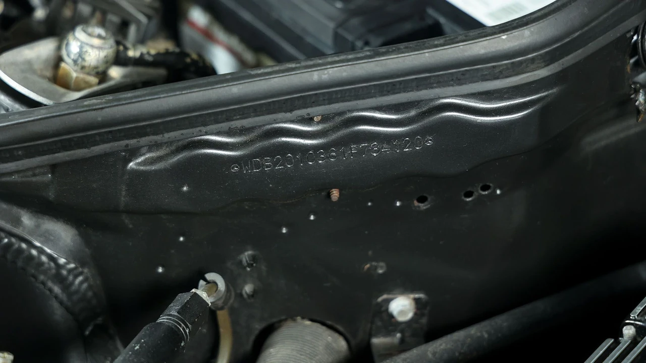 1990 Mercedes-Benz 190E 2.5-16 Evolution II - Image 19 of 31