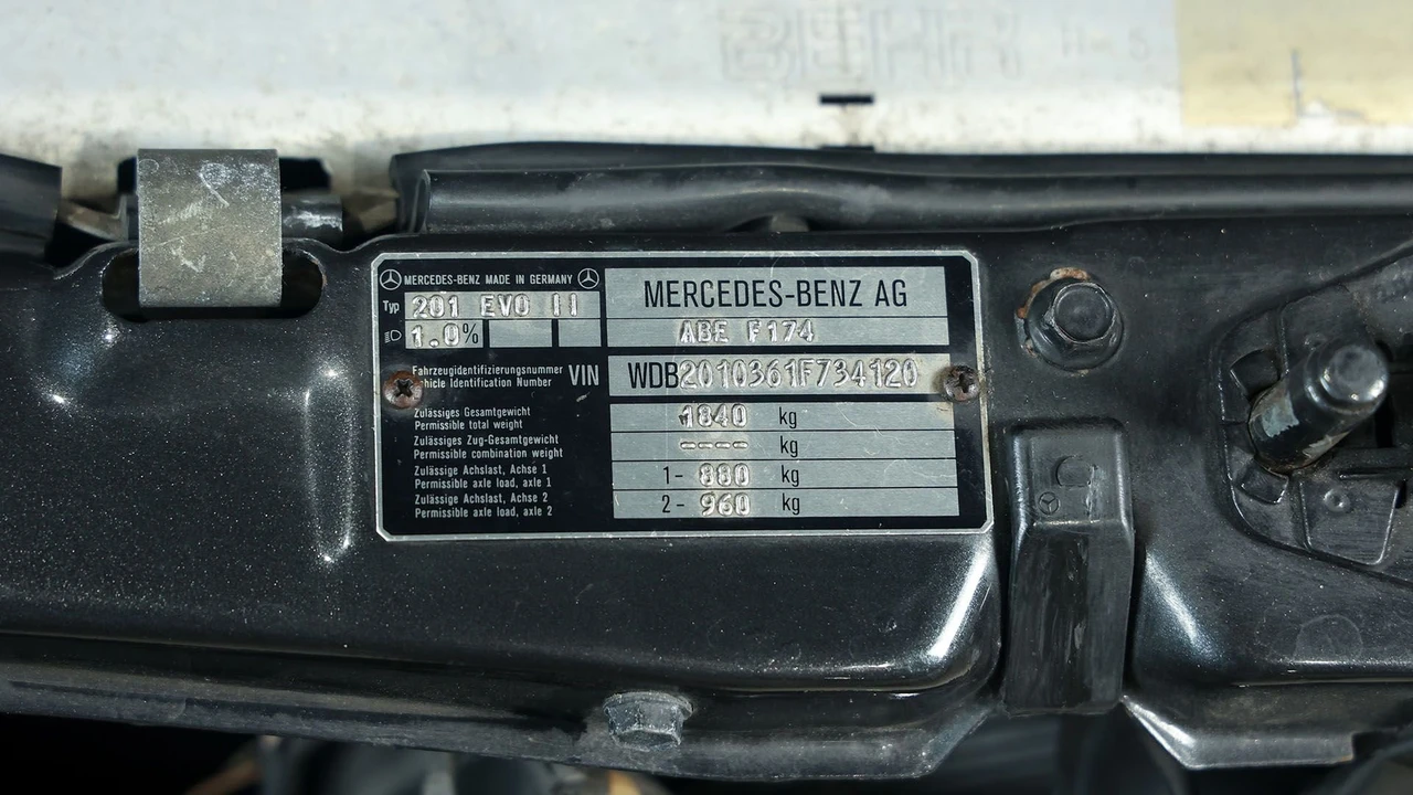 1990 Mercedes-Benz 190E 2.5-16 Evolution II - Image 25 of 31