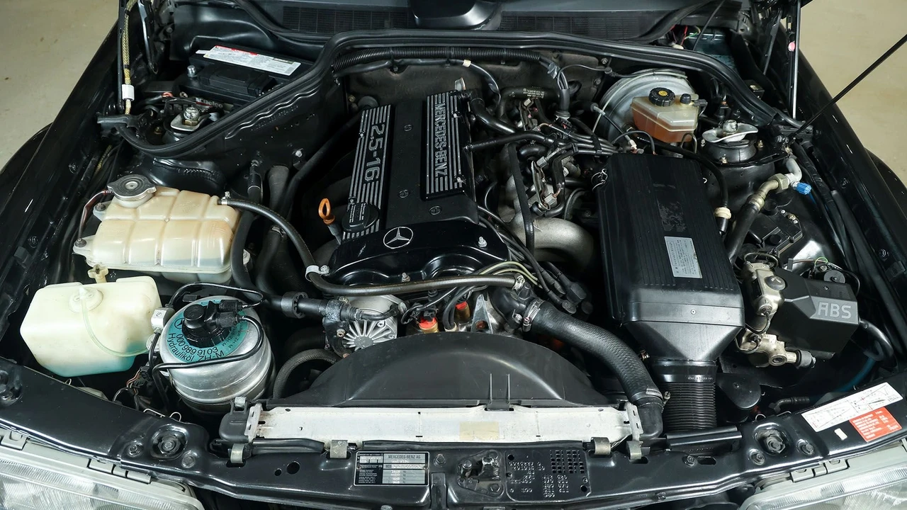 1990 Mercedes-Benz 190E 2.5-16 Evolution II - Image 17 of 31
