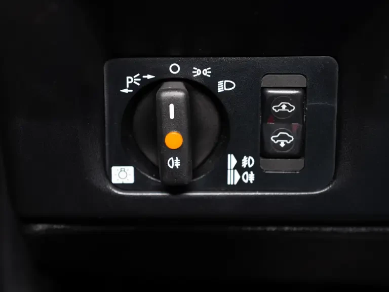 1990 Mercedes-Benz 190E 2.5-16 Evolution II - Image 24 of 31