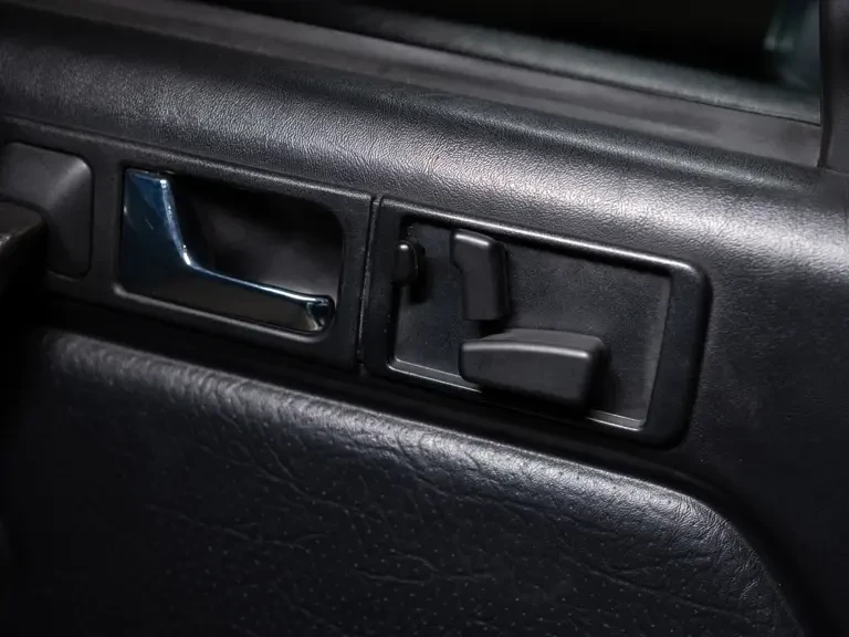 1990 Mercedes-Benz 190E 2.5-16 Evolution II - Image 16 of 31