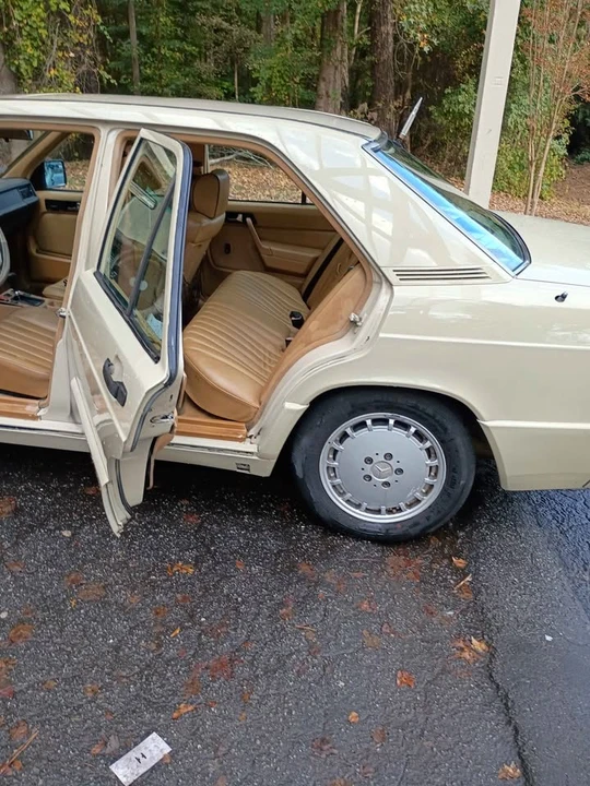 1990 Mercedes-Benz 190E - Image 6 of 8
