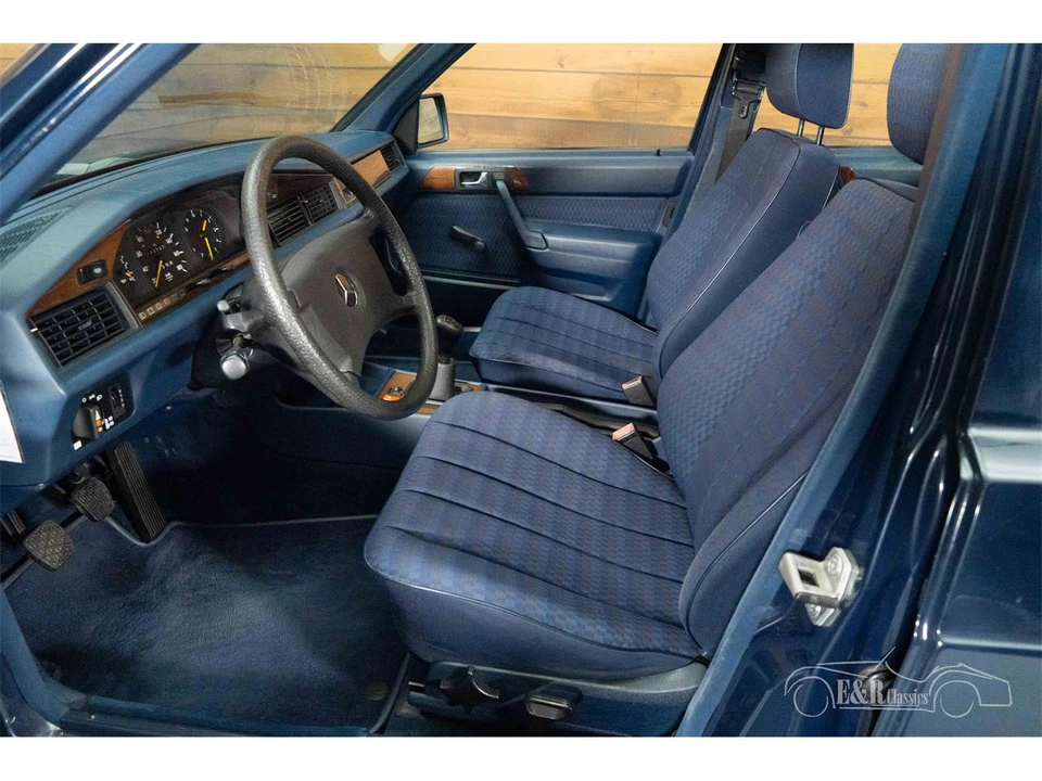 1990 Mercedes-Benz 190E - Image 12 of 19