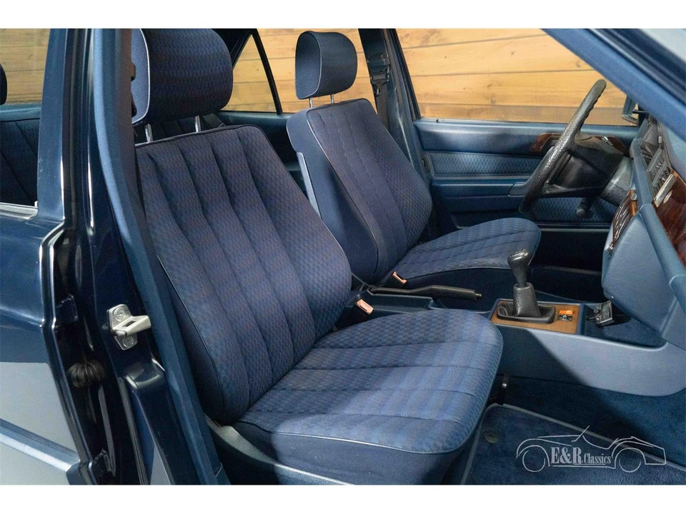 1990 Mercedes-Benz 190E - Image 17 of 19