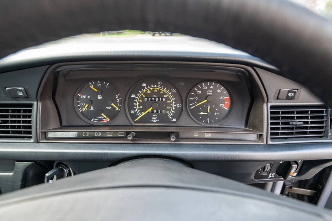 1990 Mercedes-Benz 190E - Image 25 of 30