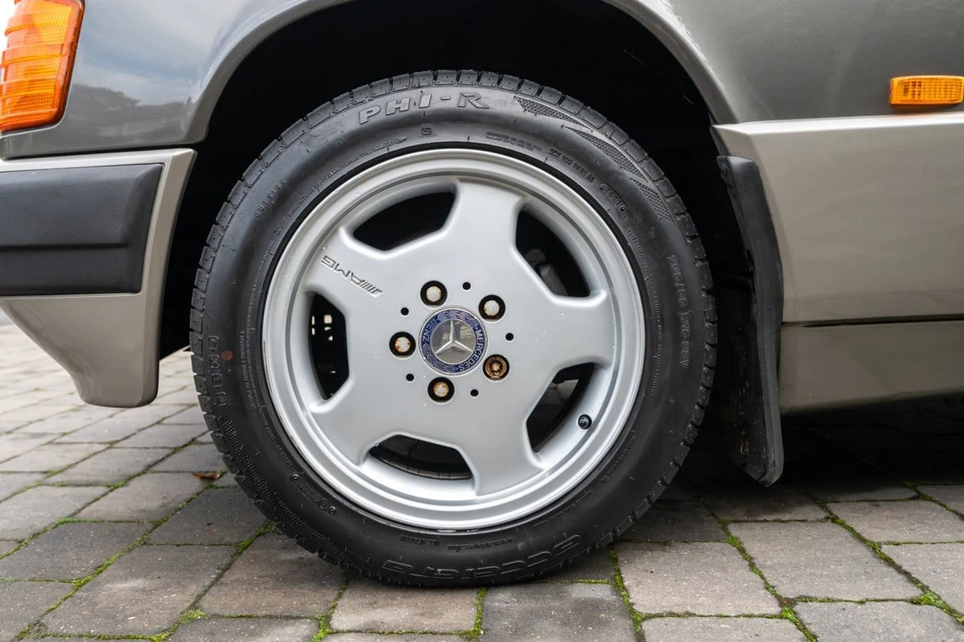 1990 Mercedes-Benz 190E - Image 15 of 30