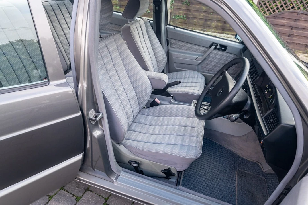 1990 Mercedes-Benz 190E - Image 17 of 30