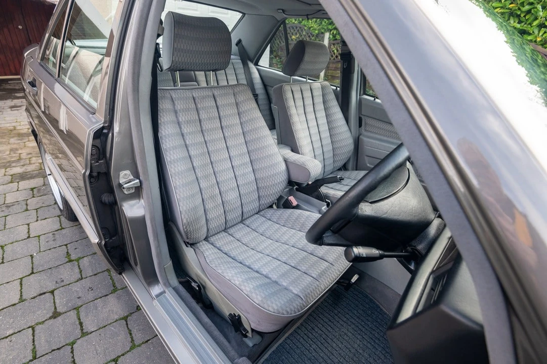 1990 Mercedes-Benz 190E - Image 18 of 30