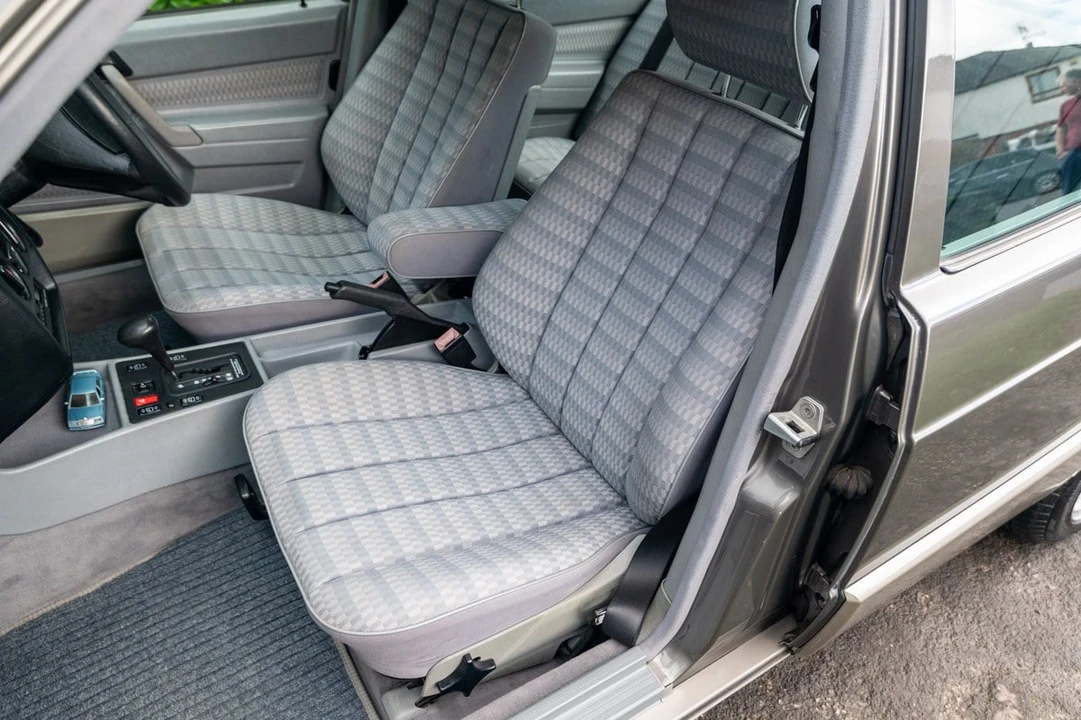 1990 Mercedes-Benz 190E - Image 28 of 30