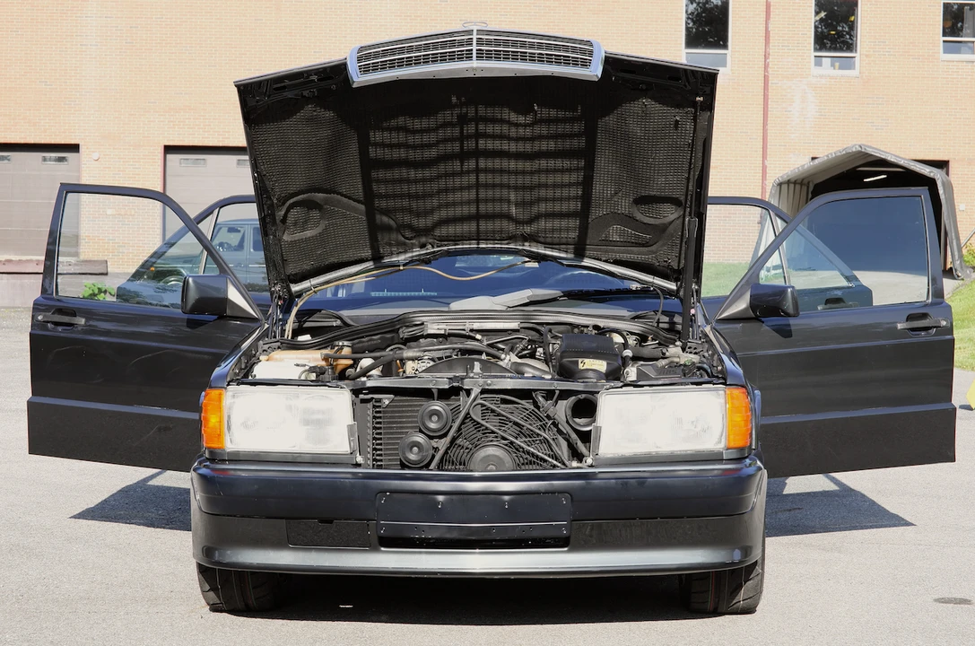 1990 Mercedes-Benz 190E 2.3-16 & 2.5-16 - Image 25 of 31