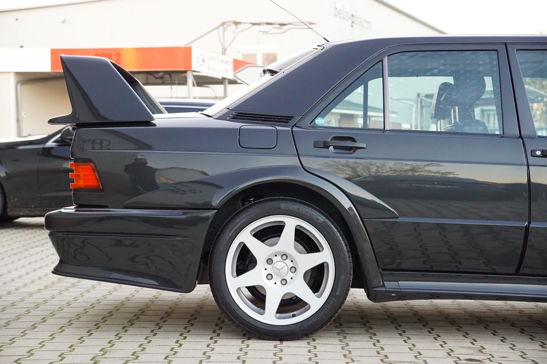 1990 Mercedes-Benz 190E 2.5-16 Evolution II - Image 10 of 24