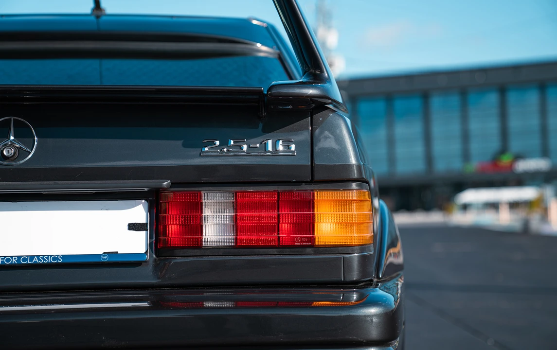 1990 Mercedes-Benz 190E 2.5-16 Evolution II - Image 28 of 31