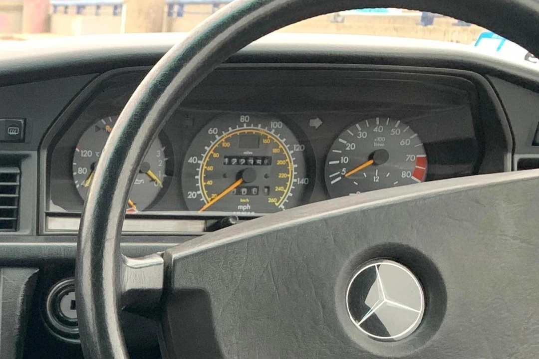 1990 Mercedes-Benz 190E 2.3-16 & 2.5-16 - Image 29 of 30