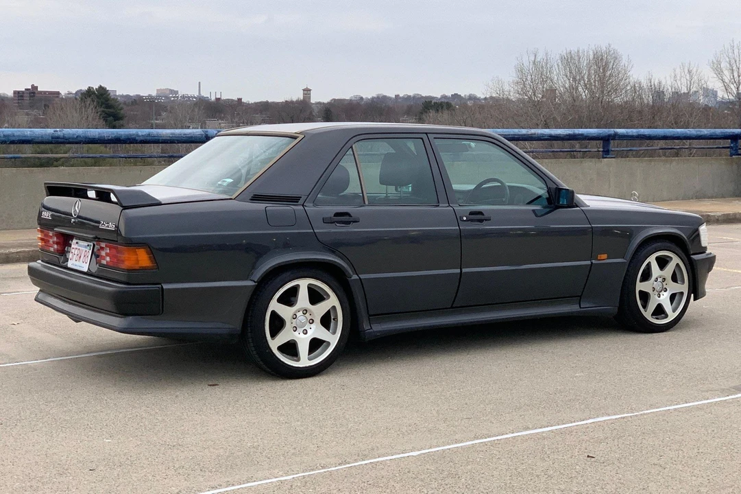 1990 Mercedes-Benz 190E 2.3-16 & 2.5-16 - Image 4 of 30