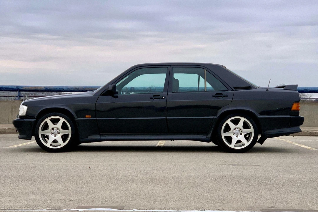 1990 Mercedes-Benz 190E 2.3-16 & 2.5-16 - Image 3 of 30