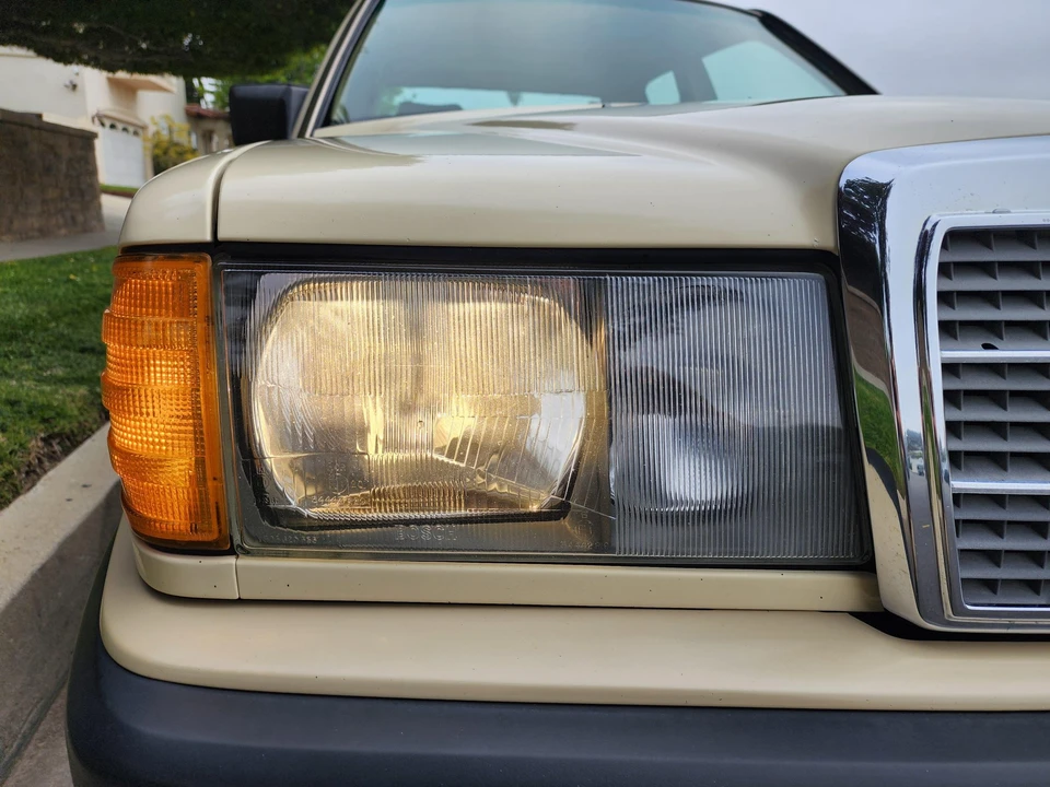 1990 Mercedes-Benz 190E - Image 22 of 31