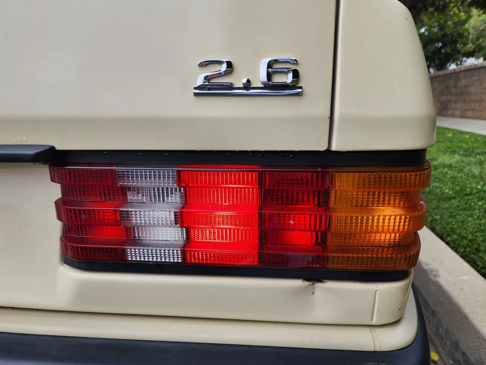 1990 Mercedes-Benz 190E - Image 25 of 31