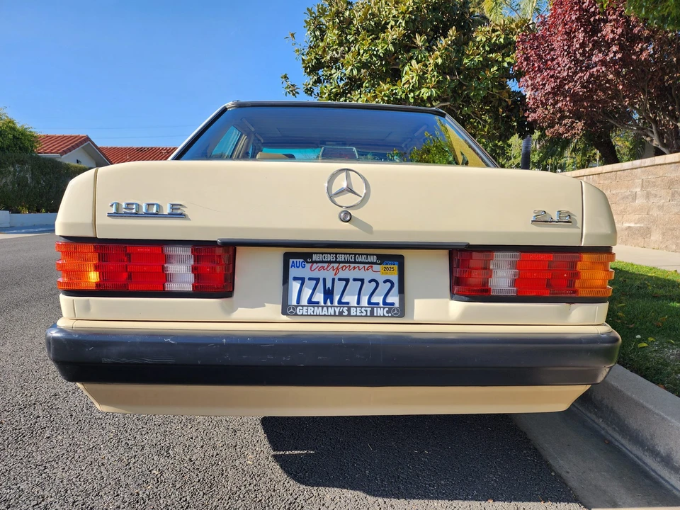 1990 Mercedes-Benz 190E - Image 9 of 31