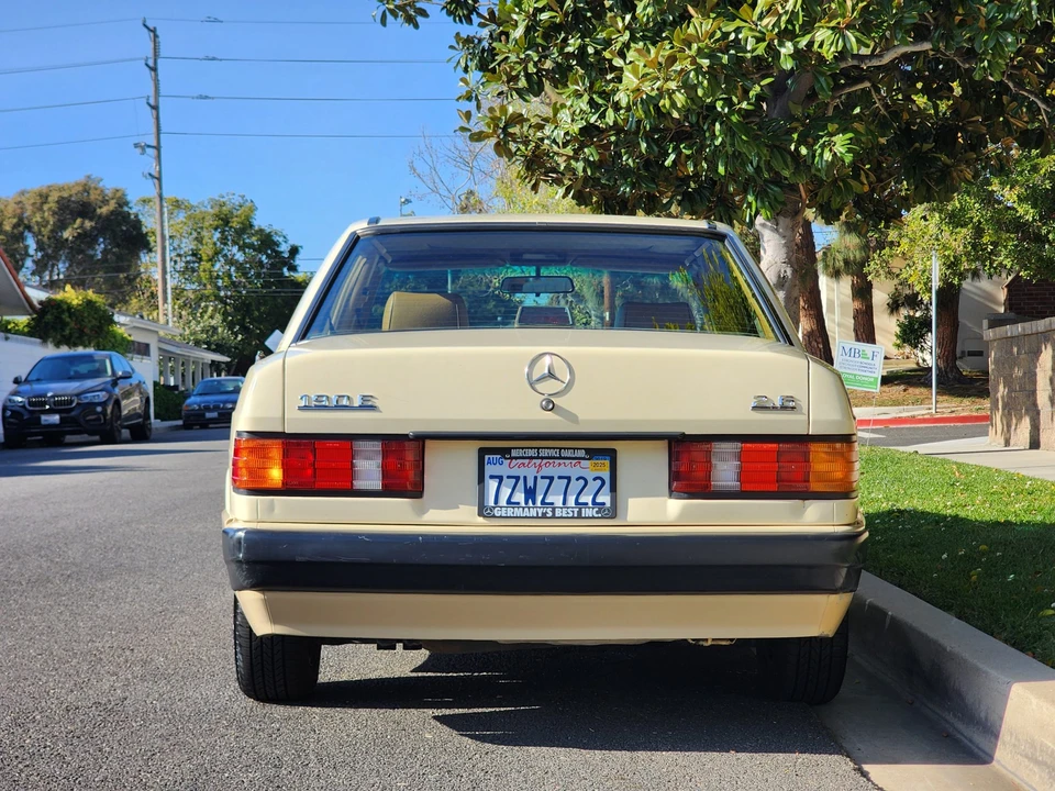 1990 Mercedes-Benz 190E - Image 10 of 31