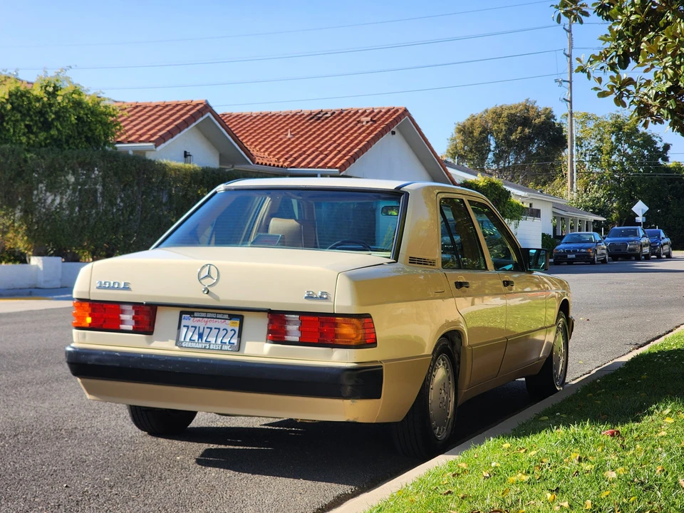 1990 Mercedes-Benz 190E - Image 11 of 31