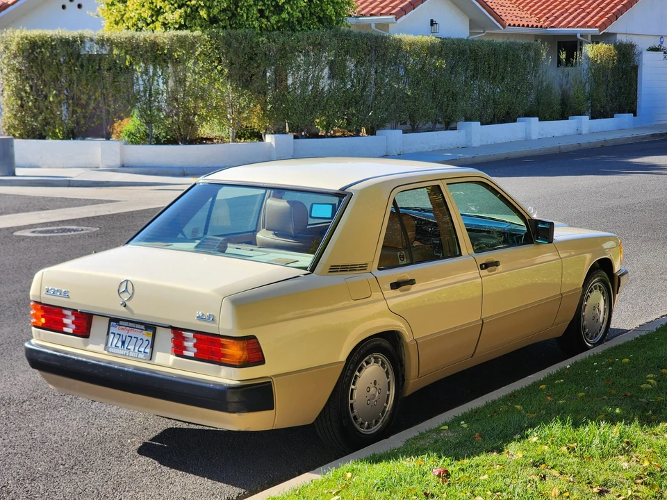 1990 Mercedes-Benz 190E - Image 13 of 31