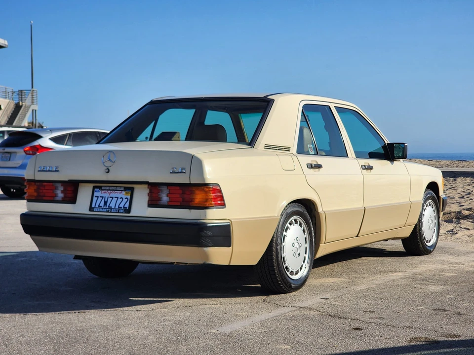 1990 Mercedes-Benz 190E - Image 12 of 31