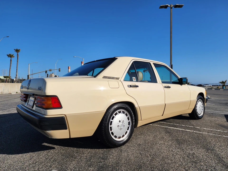 1990 Mercedes-Benz 190E - Image 14 of 31