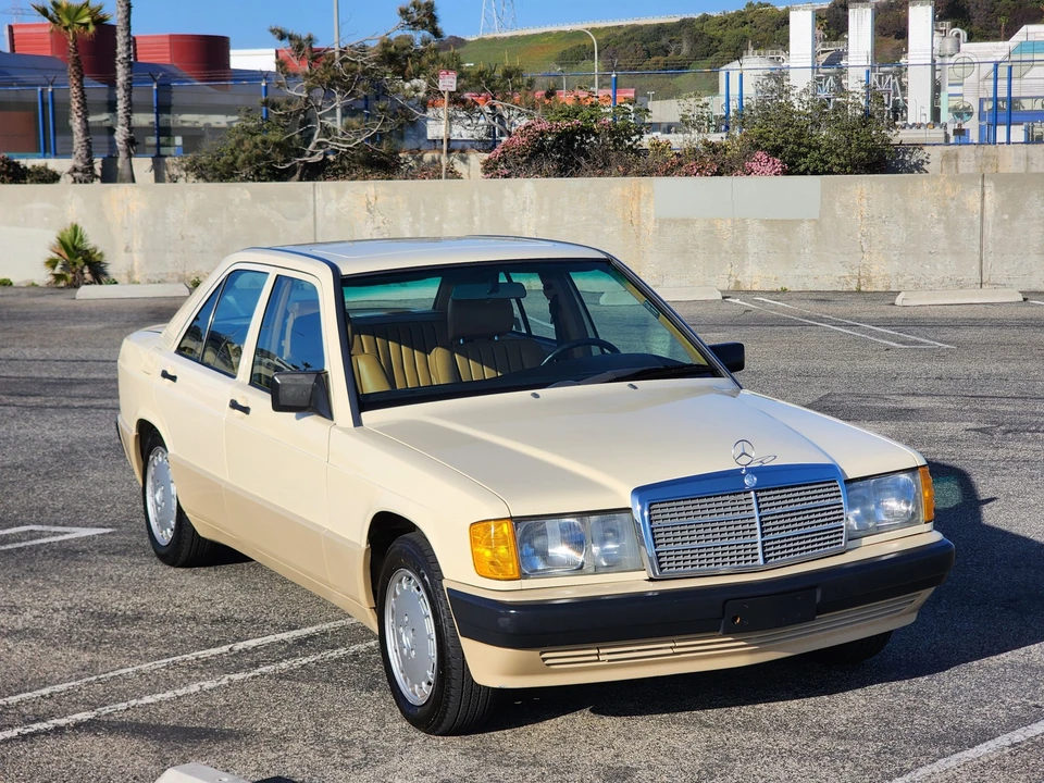 1990 Mercedes-Benz 190E - Image 2 of 31