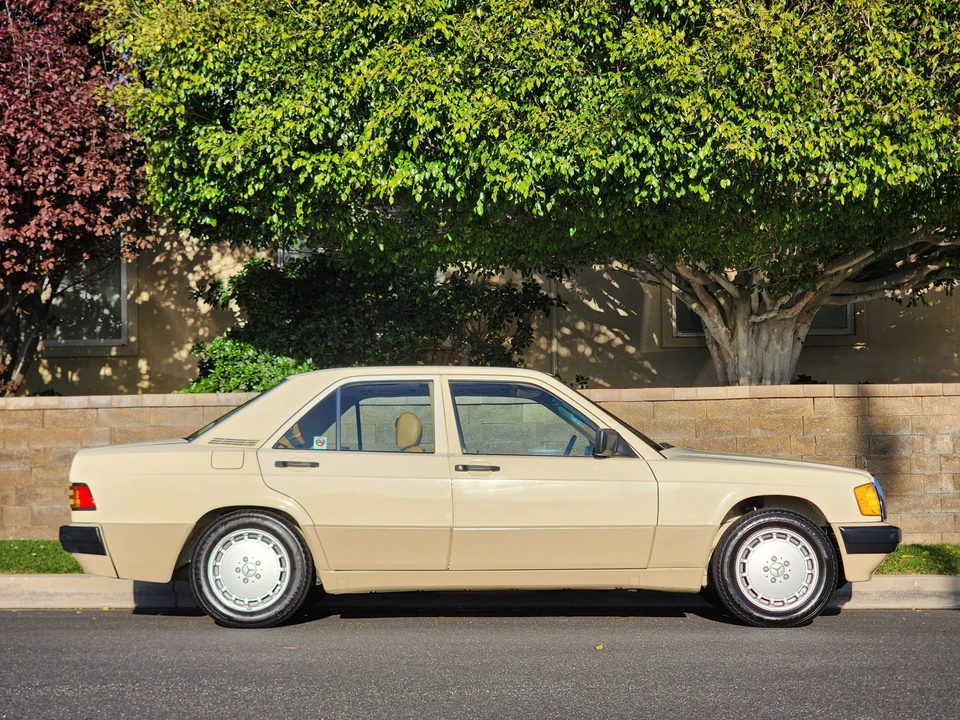 1990 Mercedes-Benz 190E - Image 15 of 31