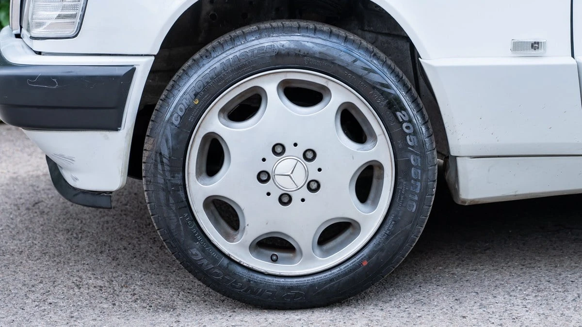 1990 Mercedes-Benz 190E - Image 15 of 30