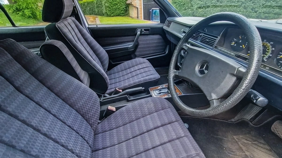1990 Mercedes-Benz 190E - Image 17 of 30