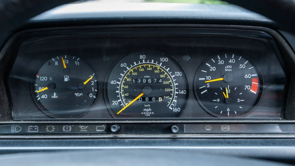 1990 Mercedes-Benz 190E - Image 18 of 30