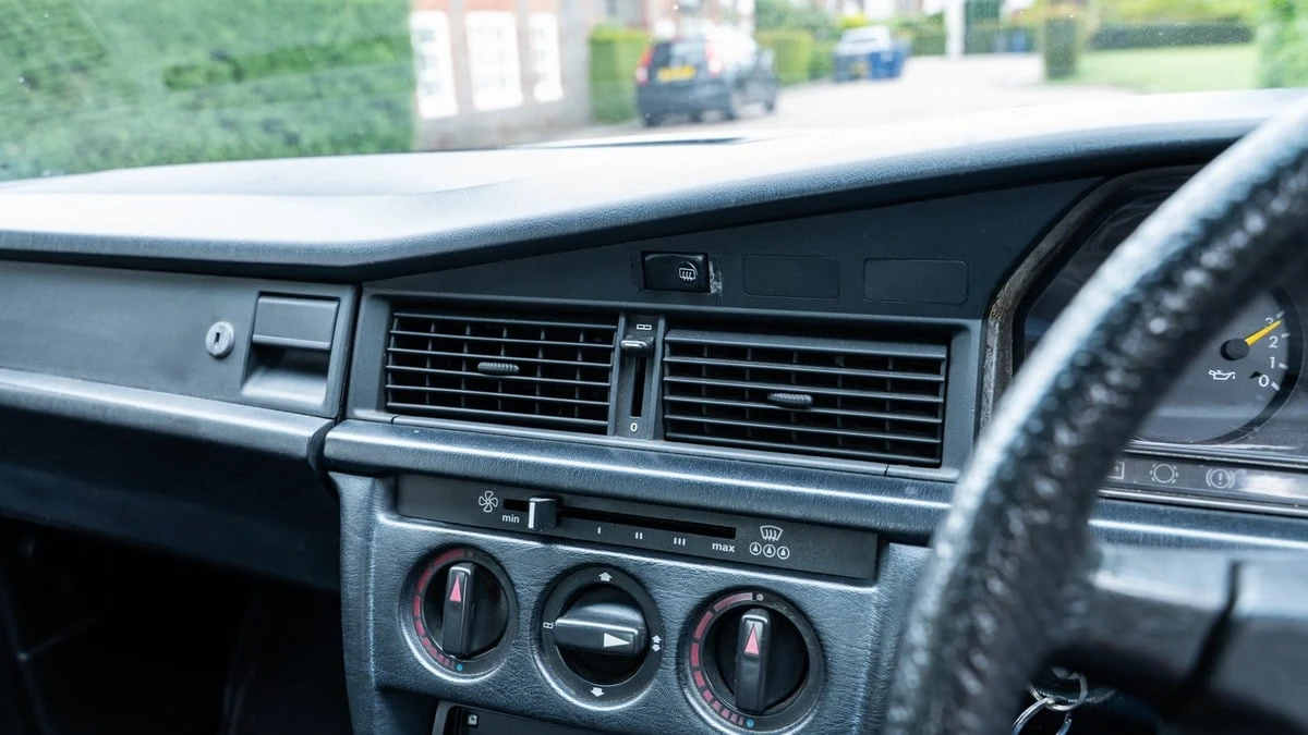 1990 Mercedes-Benz 190E - Image 20 of 30