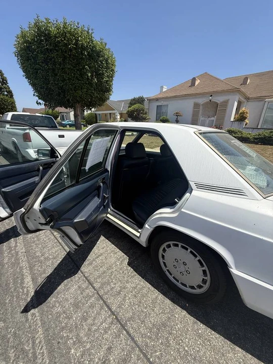 1990 Mercedes-Benz 190E - Image 4 of 9