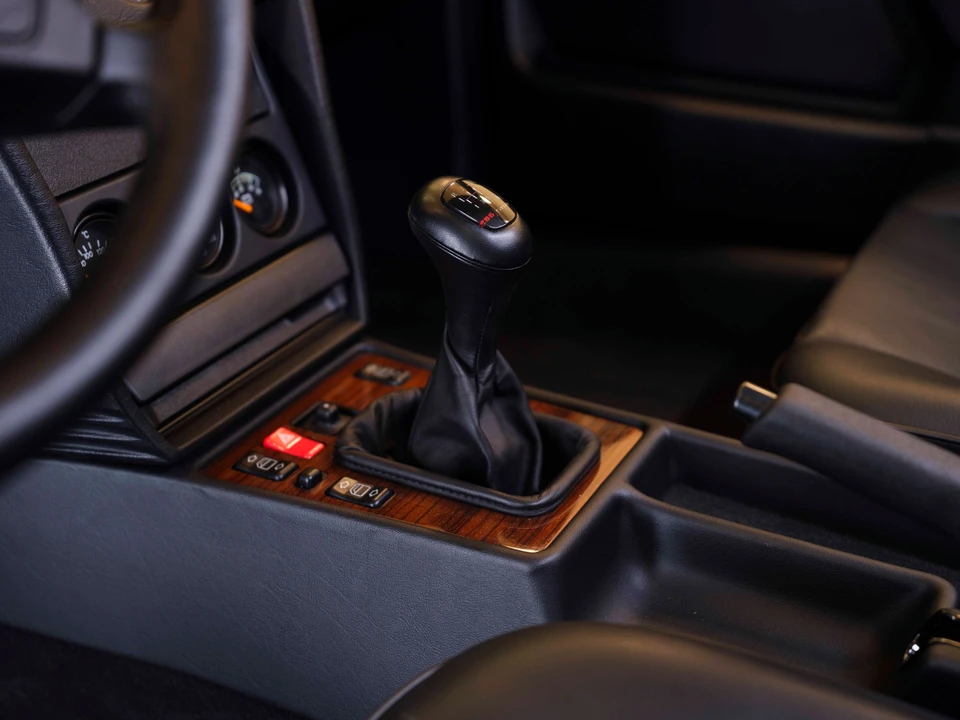 1990 Mercedes-Benz 190E 2.5-16 Evolution II - Image 16 of 31