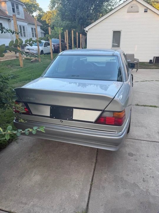 1990 Mercedes-Benz W124 E-Class - Image 3 of 7
