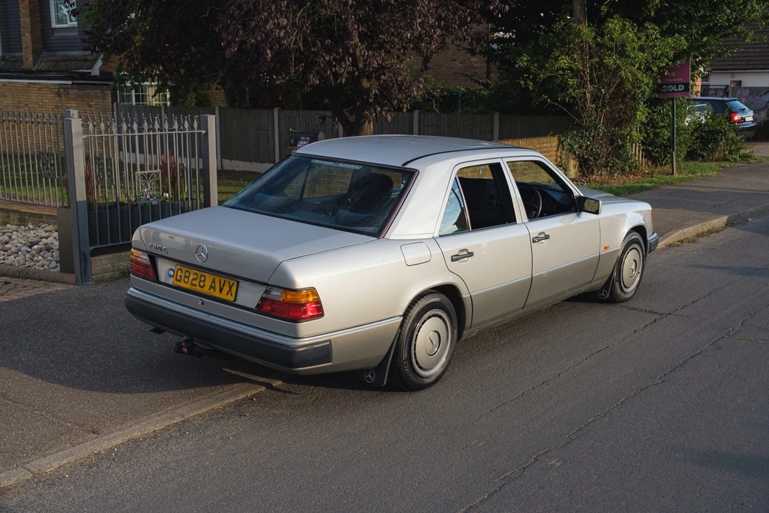 1990 Mercedes-Benz W124 E-Class - Image 2 of 30