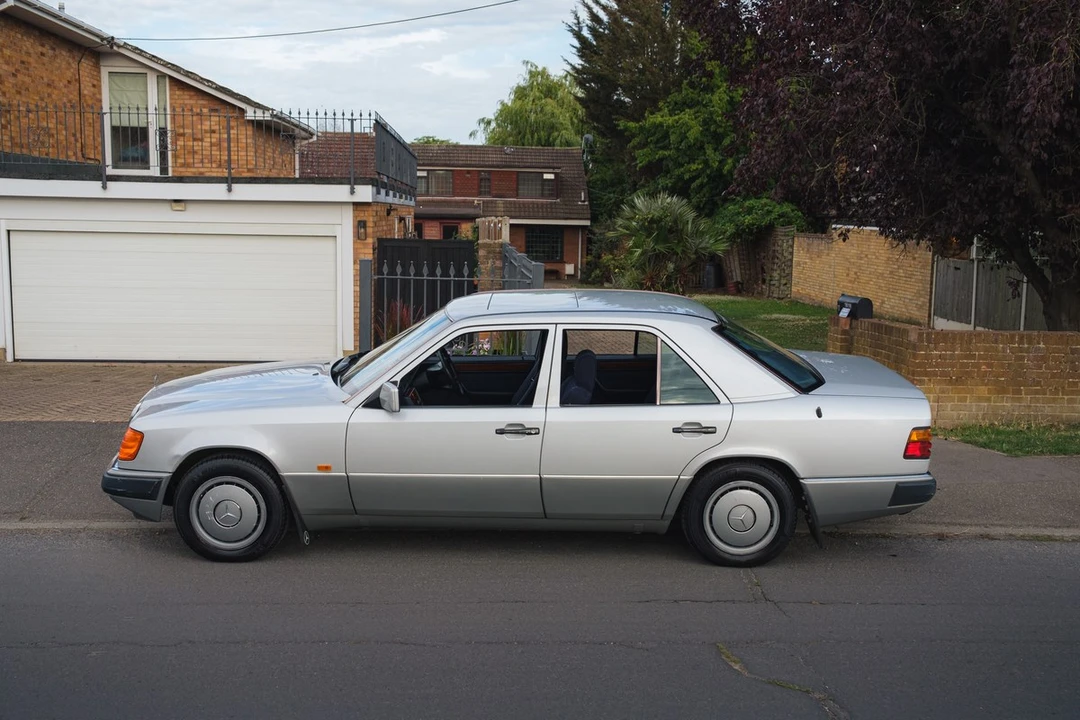 1990 Mercedes-Benz W124 E-Class - Image 13 of 30