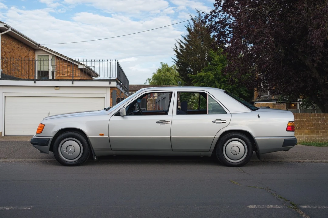1990 Mercedes-Benz W124 E-Class - Image 12 of 30