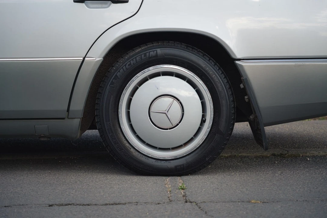 1990 Mercedes-Benz W124 E-Class - Image 21 of 30