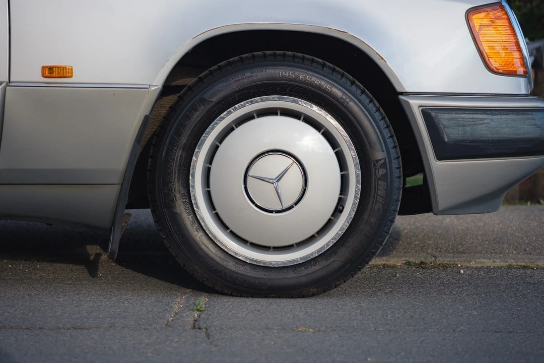 1990 Mercedes-Benz W124 E-Class - Image 23 of 30
