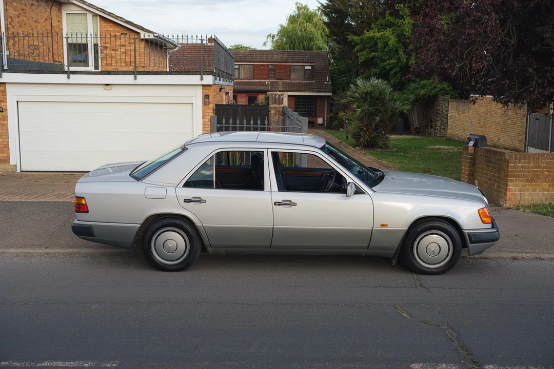 1990 Mercedes-Benz W124 E-Class - Image 18 of 30