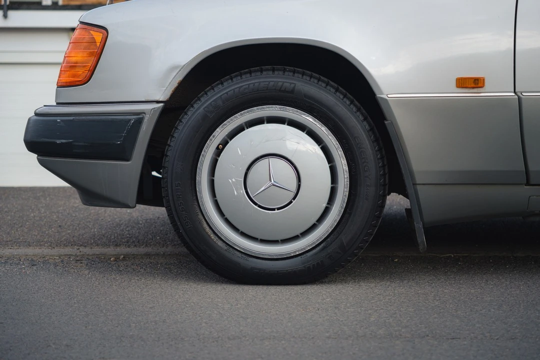 1990 Mercedes-Benz W124 E-Class - Image 5 of 30