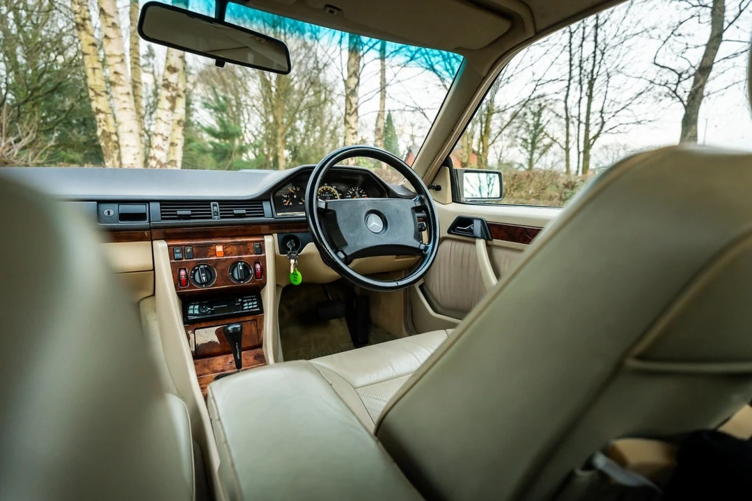 1990 Mercedes-Benz W124 E-Class - Image 2 of 30