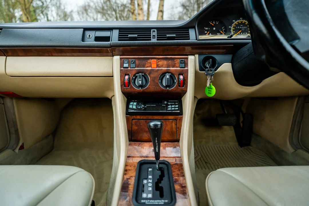 1990 Mercedes-Benz W124 E-Class - Image 6 of 30