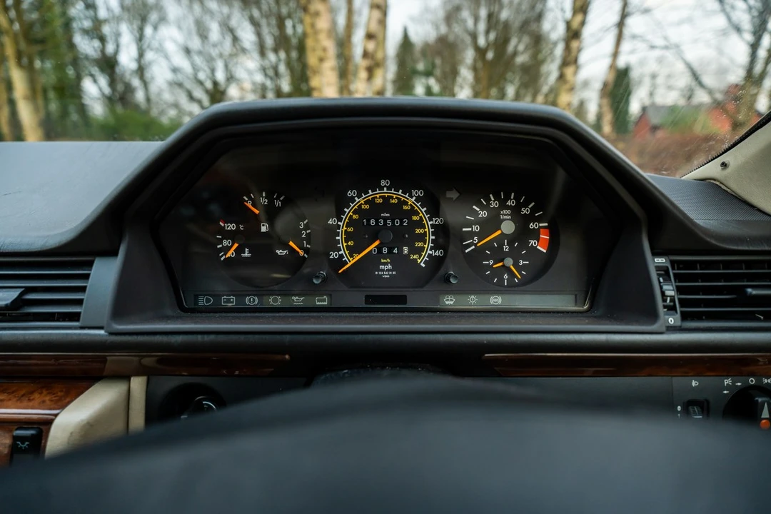 1990 Mercedes-Benz W124 E-Class - Image 8 of 30