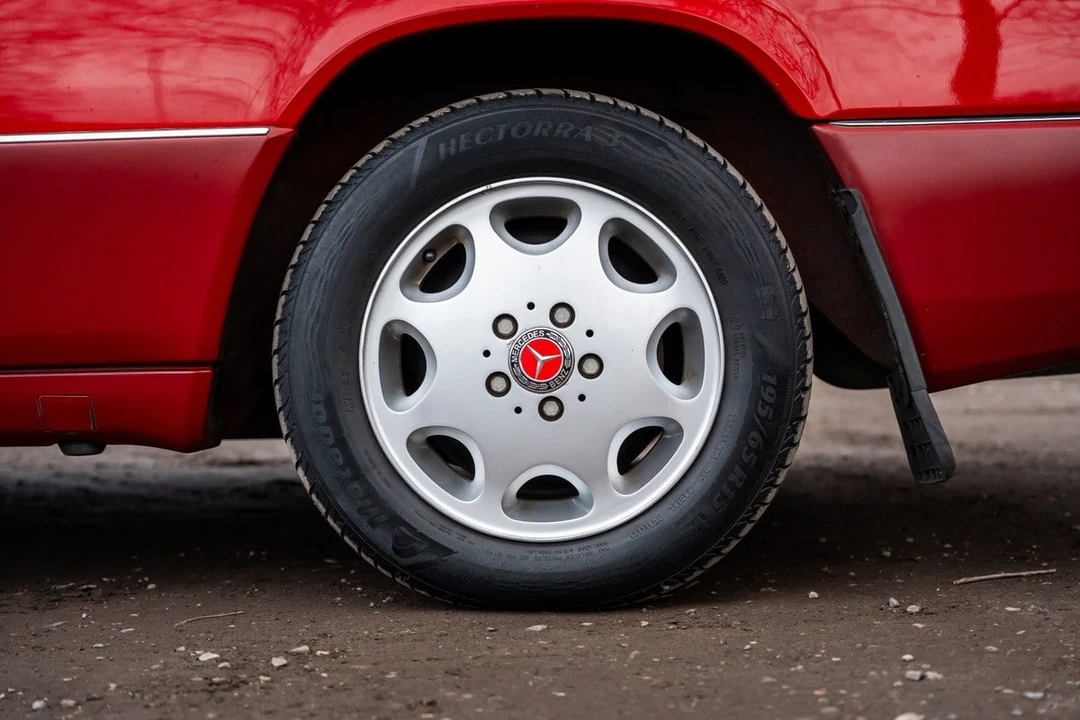 1990 Mercedes-Benz W124 E-Class - Image 28 of 30