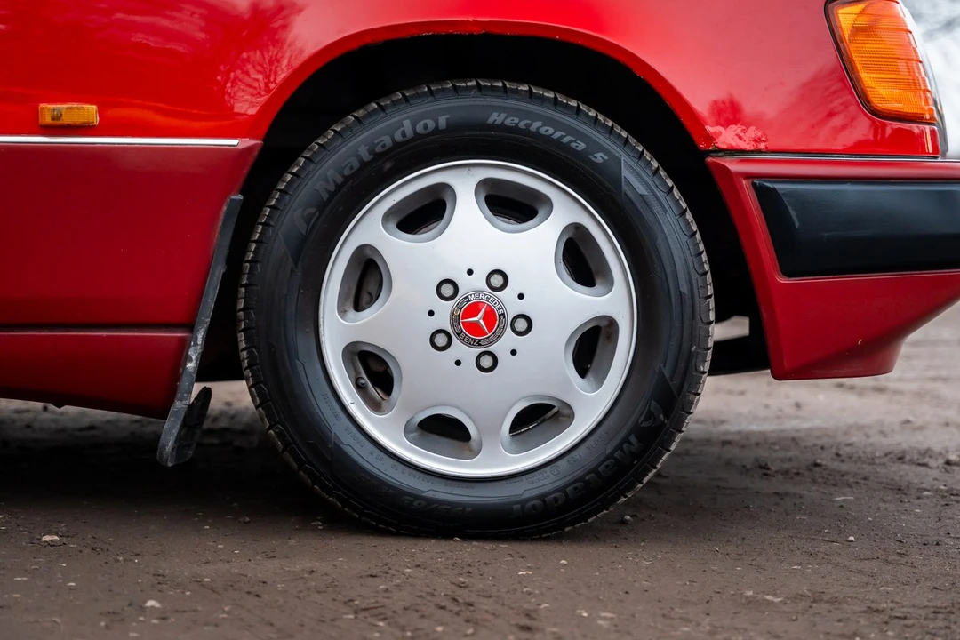 1990 Mercedes-Benz W124 E-Class - Image 30 of 30