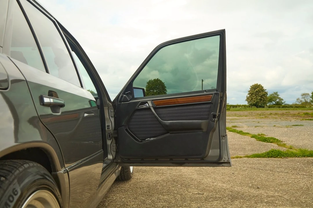 1990 Mercedes-Benz W124 E-Class - Image 14 of 30
