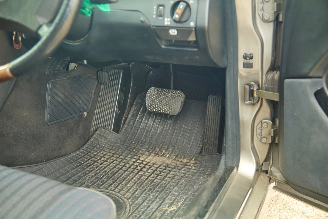 1990 Mercedes-Benz W124 E-Class - Image 16 of 30
